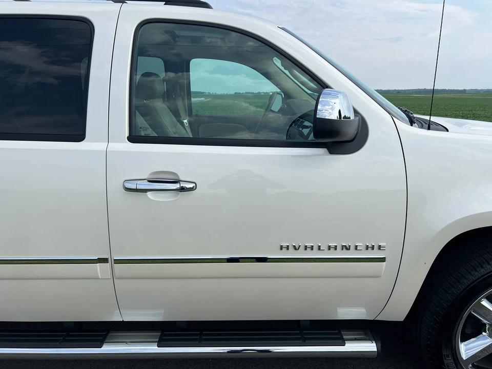 2013 Chevrolet Avalanche - Image 20 of 31
