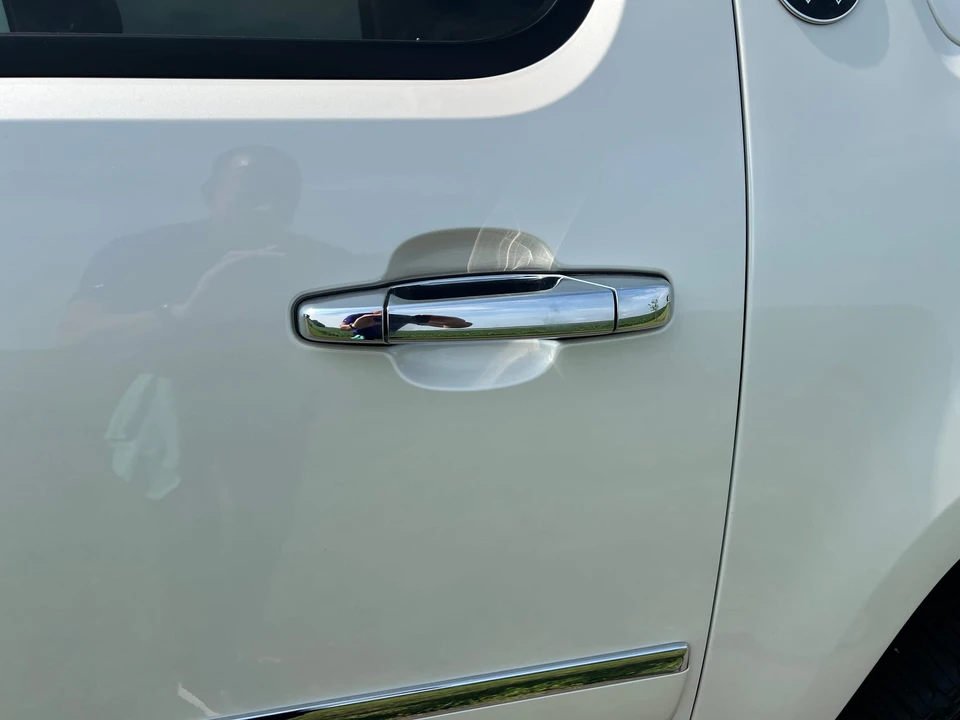 2013 Chevrolet Avalanche - Image 29 of 31