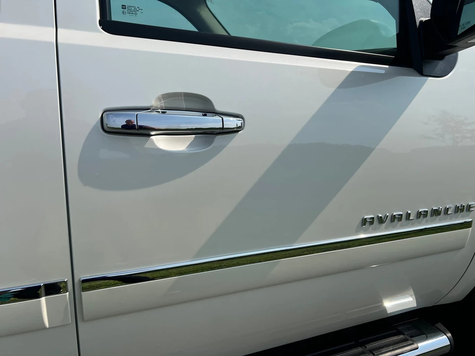 2013 Chevrolet Avalanche - Image 26 of 31