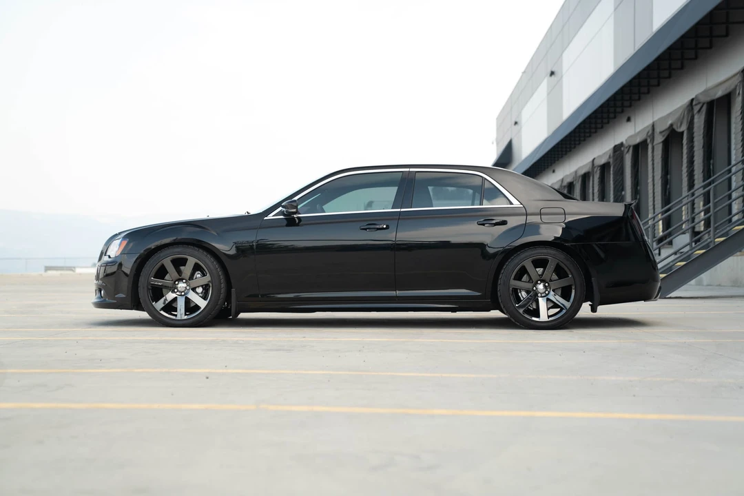 2013 Chrysler 300 (2005-2023) - Image 5 of 31