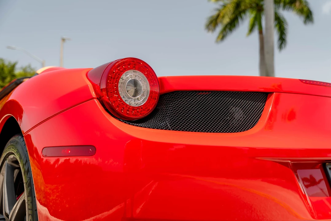 2013 Ferrari 458 Spider - Image 25 of 31