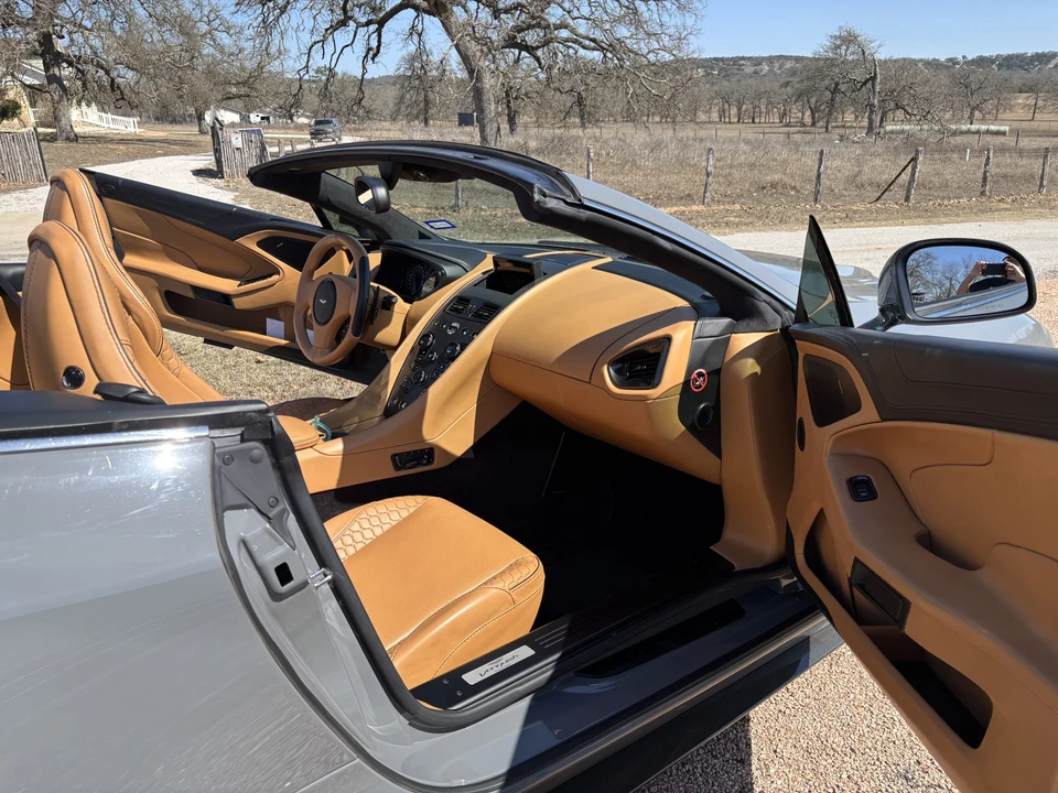 2014 Aston Martin Vanquish 2nd Gen - Image 24 of 31