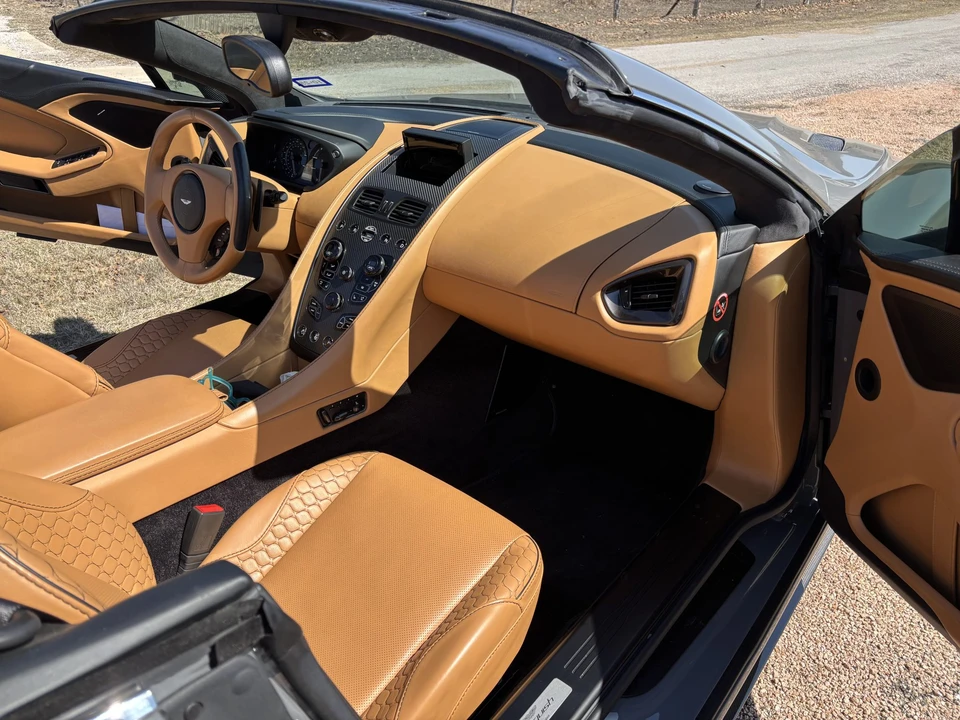 2014 Aston Martin Vanquish 2nd Gen - Image 26 of 31