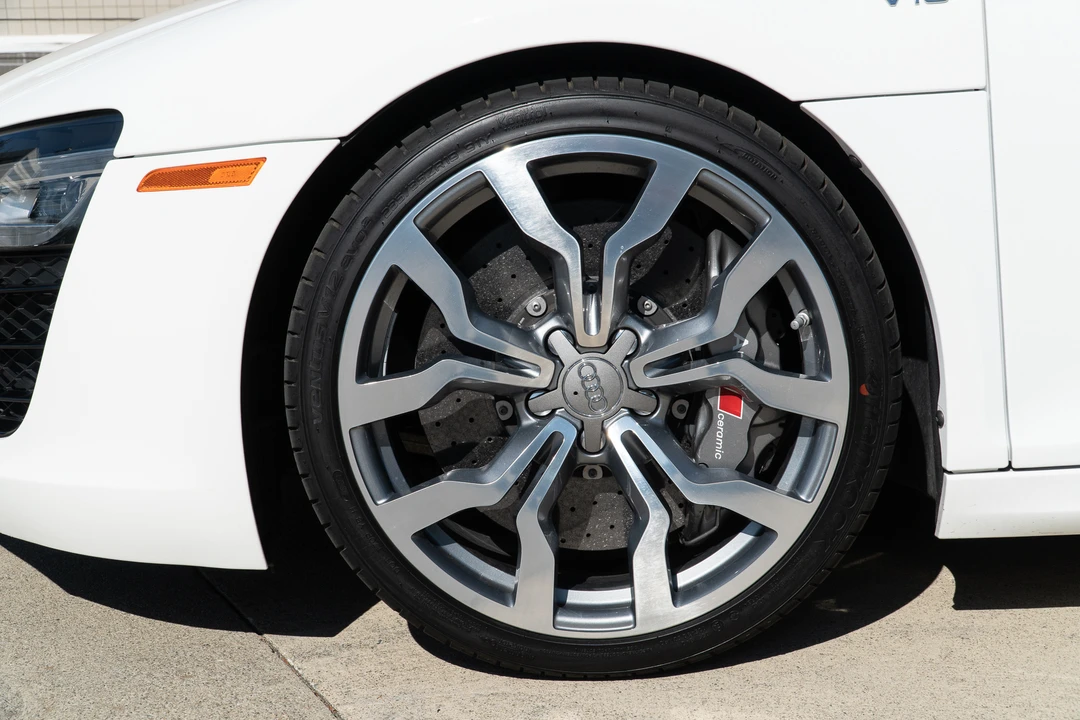 2014 Audi 42 R8 - Image 28 of 31
