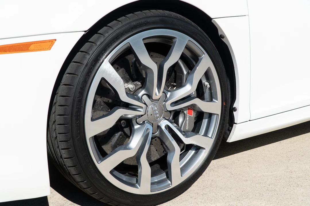 2014 Audi 42 R8 - Image 27 of 31