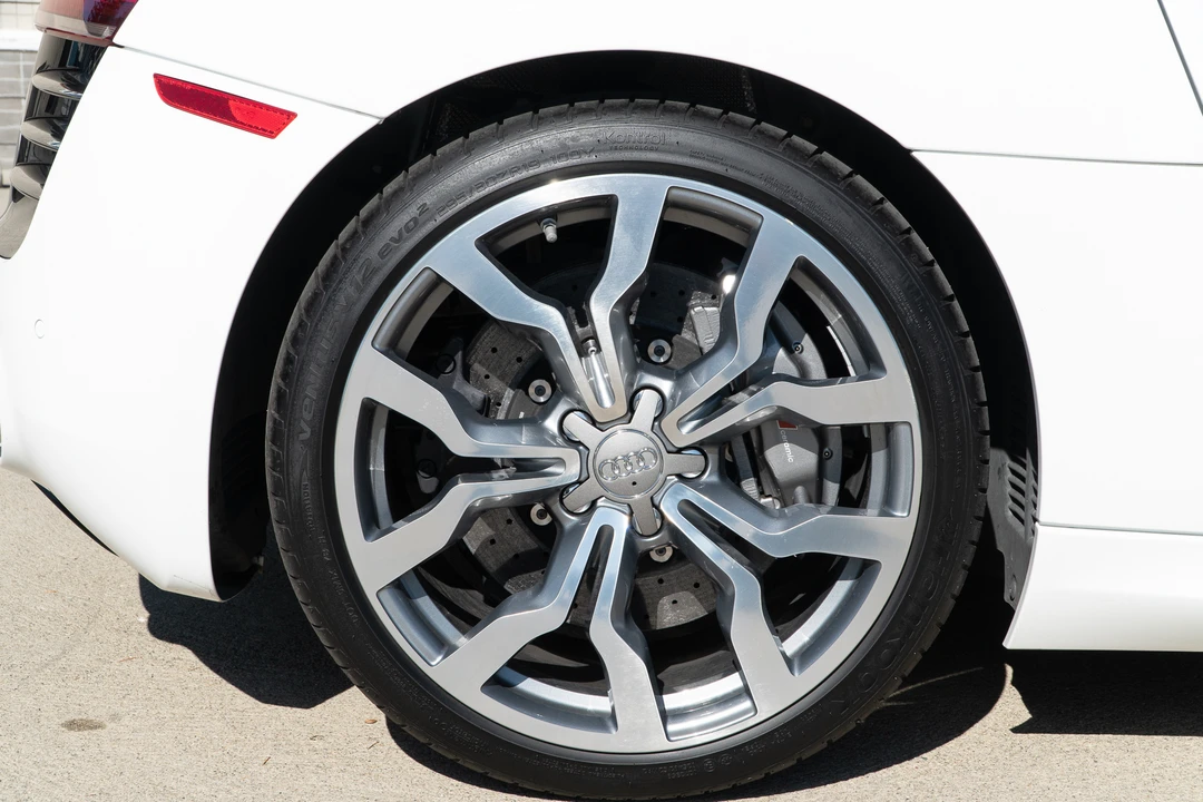 2014 Audi 42 R8 - Image 30 of 31