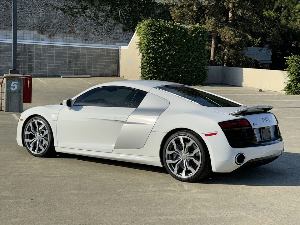 2014 Audi 42 R8 - Image 7 of 31