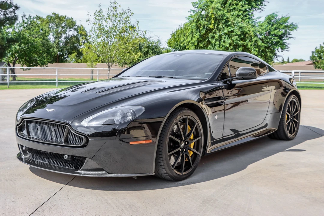 2015 Aston Martin V12 Vantage (2010-2018) - Image 2 of 31