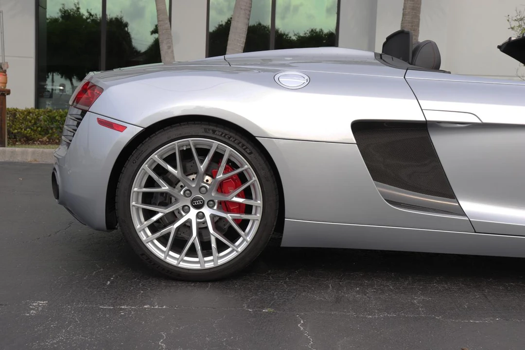 2015 Audi 42 R8 - Image 19 of 31