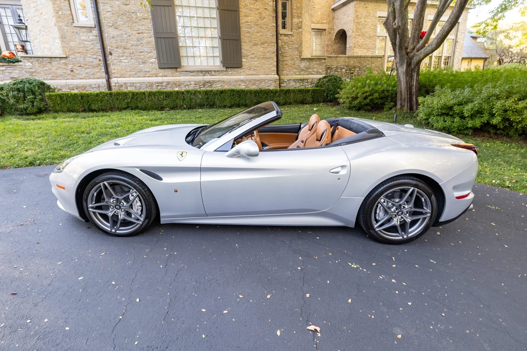 2015 Ferrari California T - Image 9 of 31