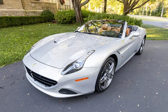 2015 Ferrari California T - Image 2 of 31