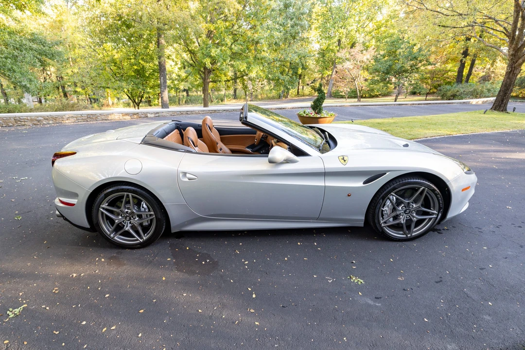2015 Ferrari California T - Image 5 of 31
