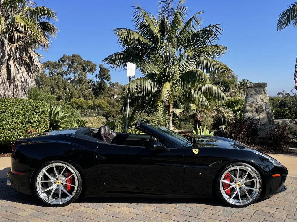 2015 Ferrari California T - Image 16 of 31