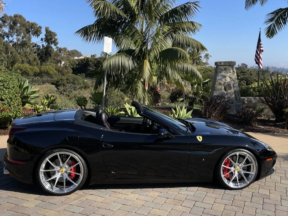 2015 Ferrari California T - Image 17 of 31
