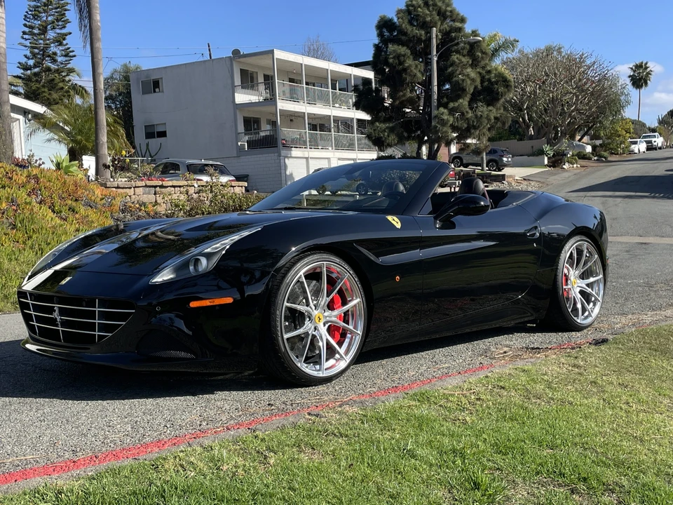 2015 Ferrari California T - Image 2 of 31