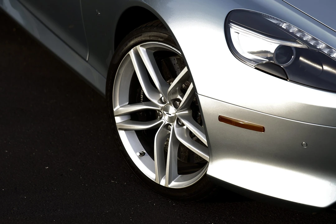 2016 Aston Martin DB9 - Image 24 of 31