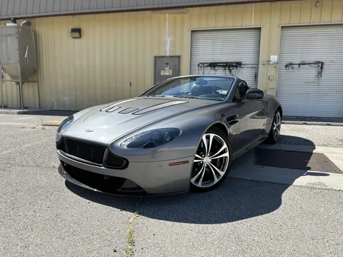 2016 Aston Martin V12 Vantage (2010-2018) - Image 2 of 31