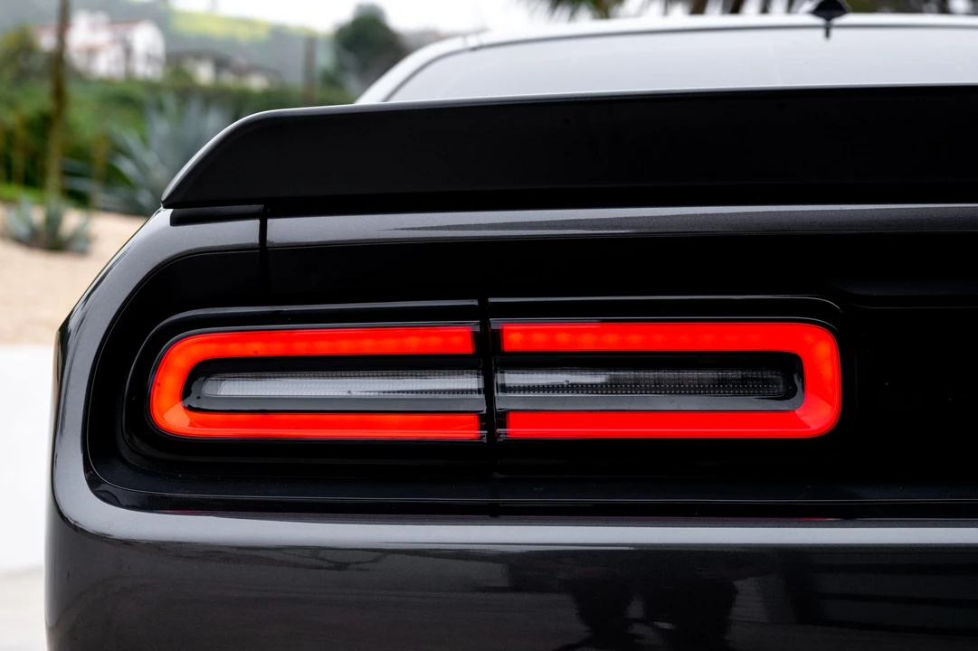 2016 Dodge Challenger SRT Hellcat 3rd Gen - Image 19 of 31