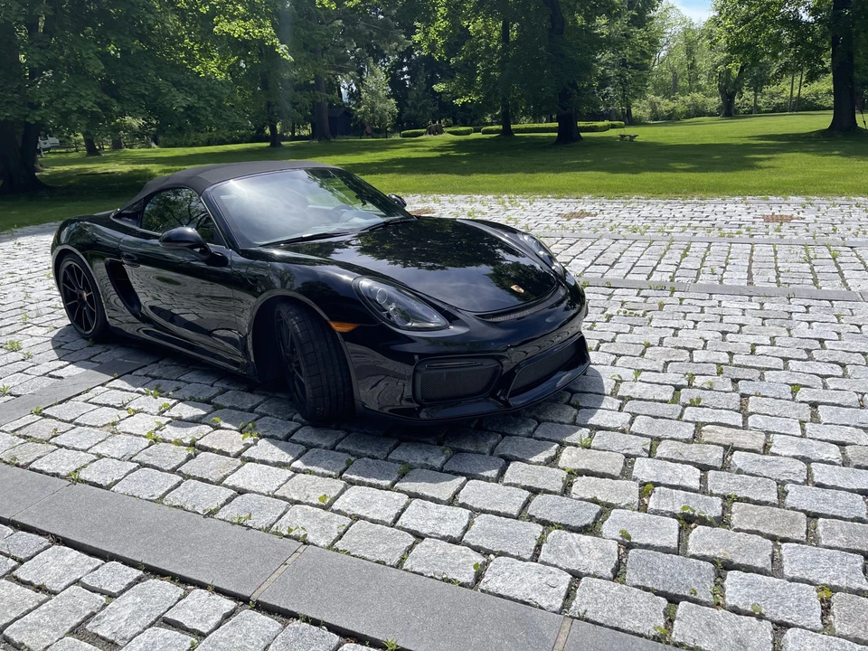 2016 Porsche 981 Boxster Spyder - Image 2 of 31