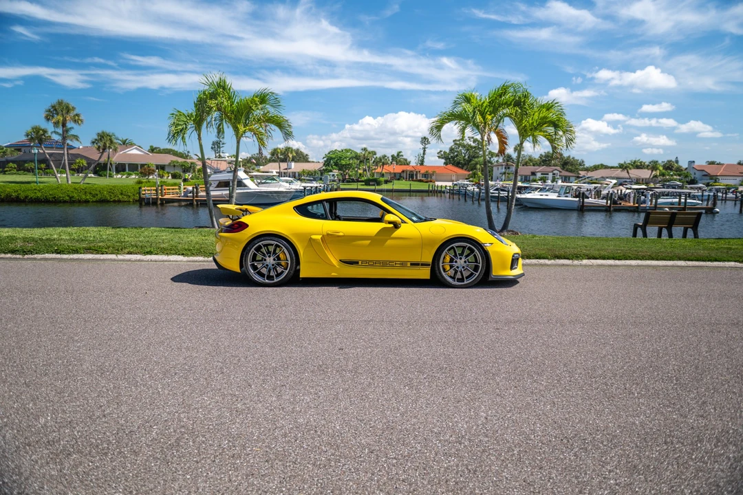 2016 Porsche 981 Cayman GT4 - Image 27 of 31