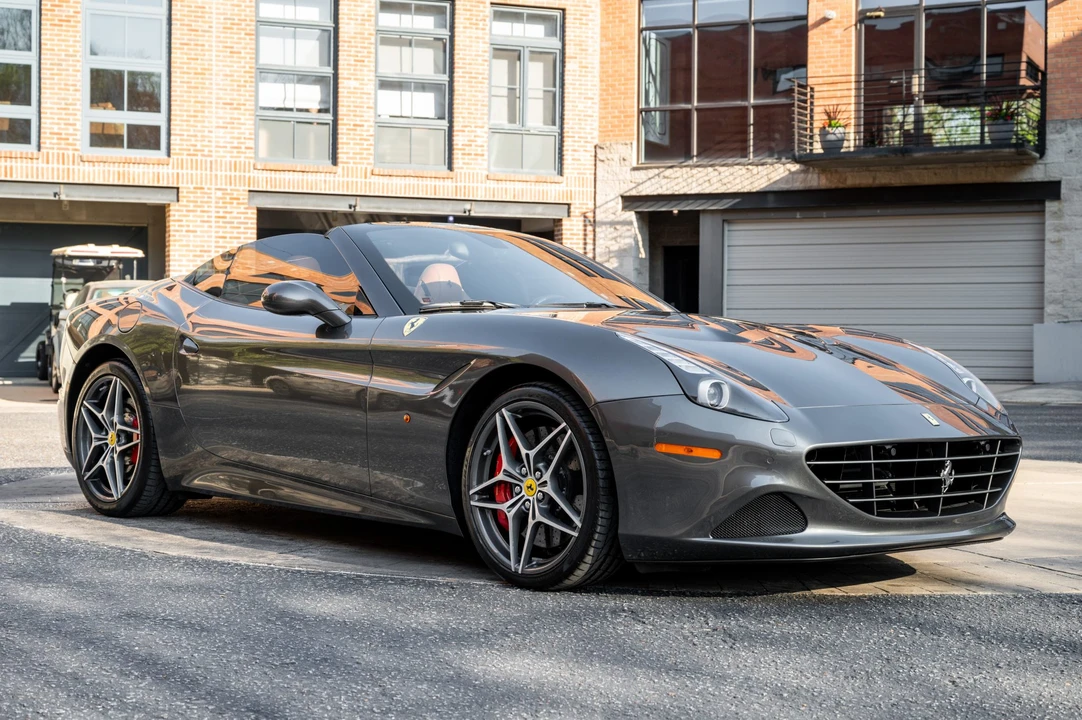 2017 Ferrari California T - Image 14 of 31