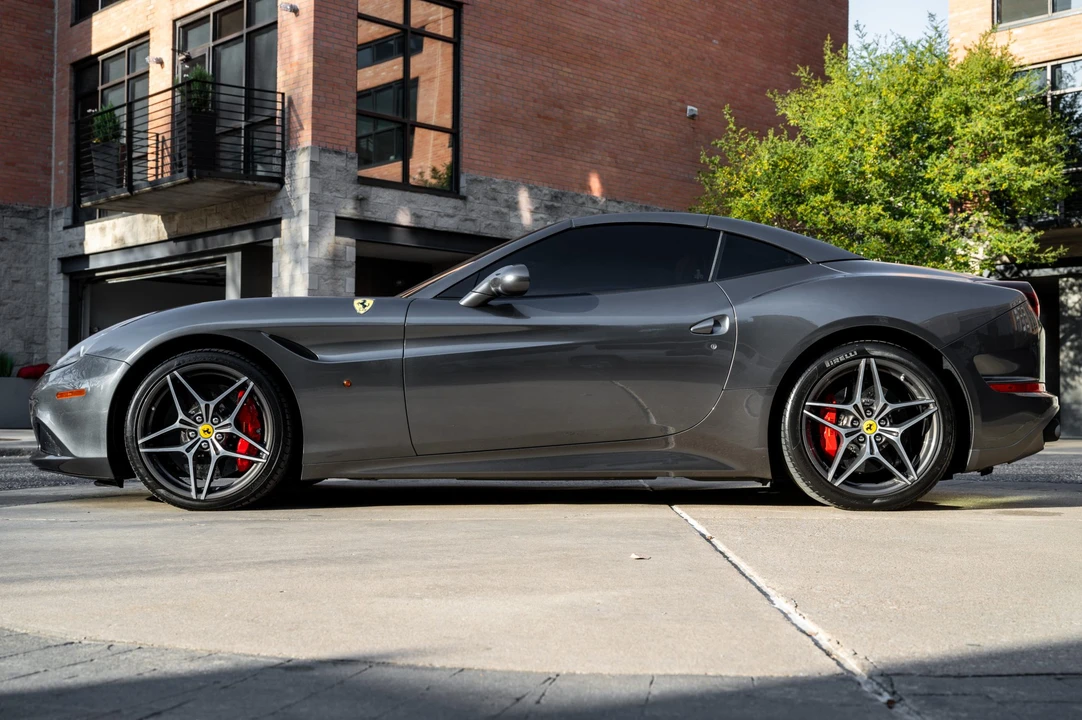 2017 Ferrari California T - Image 3 of 31