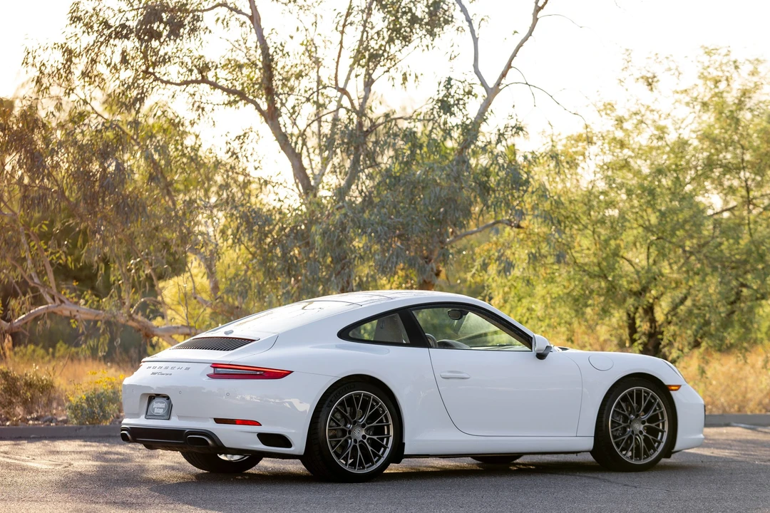 2017 Porsche 991 Carrera - Image 27 of 31