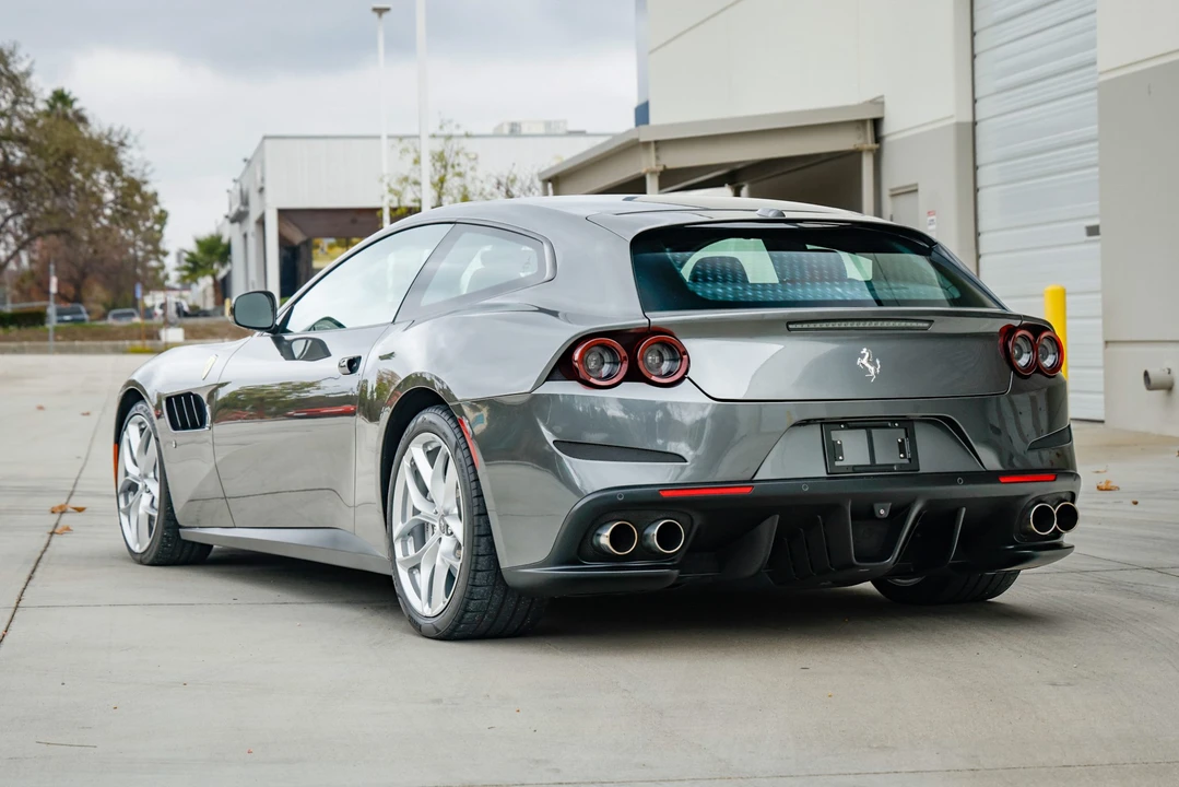 2018 Ferrari GTC4Lusso T - Image 9 of 31