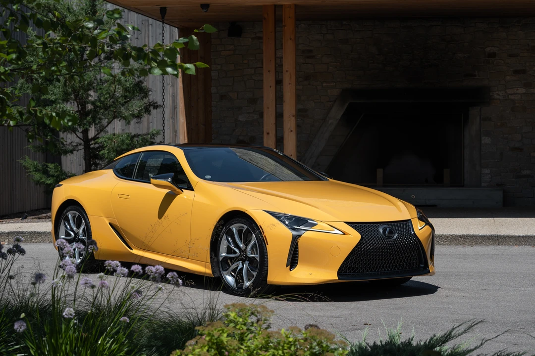 2020 Lexus LC - Image 16 of 31
