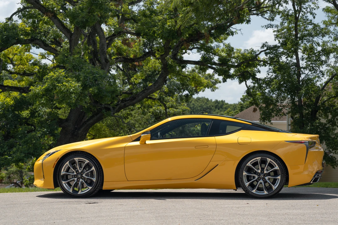 2020 Lexus LC - Image 21 of 31
