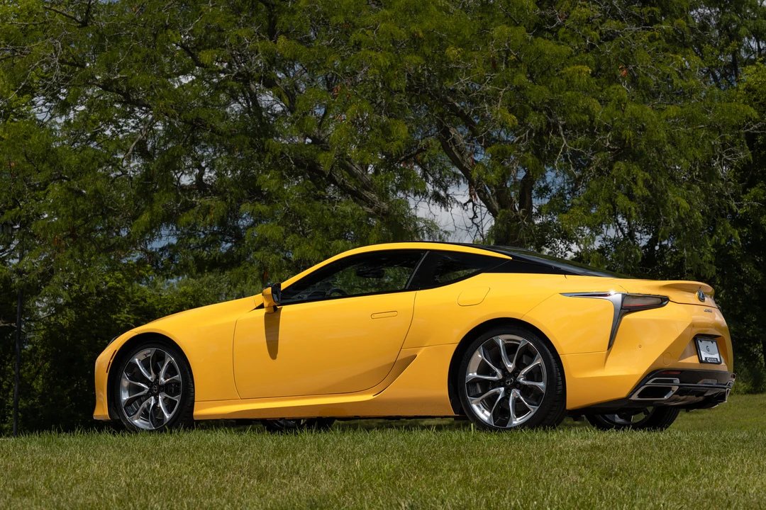 2020 Lexus LC - Image 23 of 31