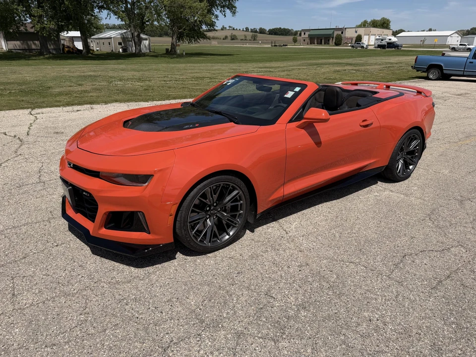2021 Chevrolet - Image 2 of 31
