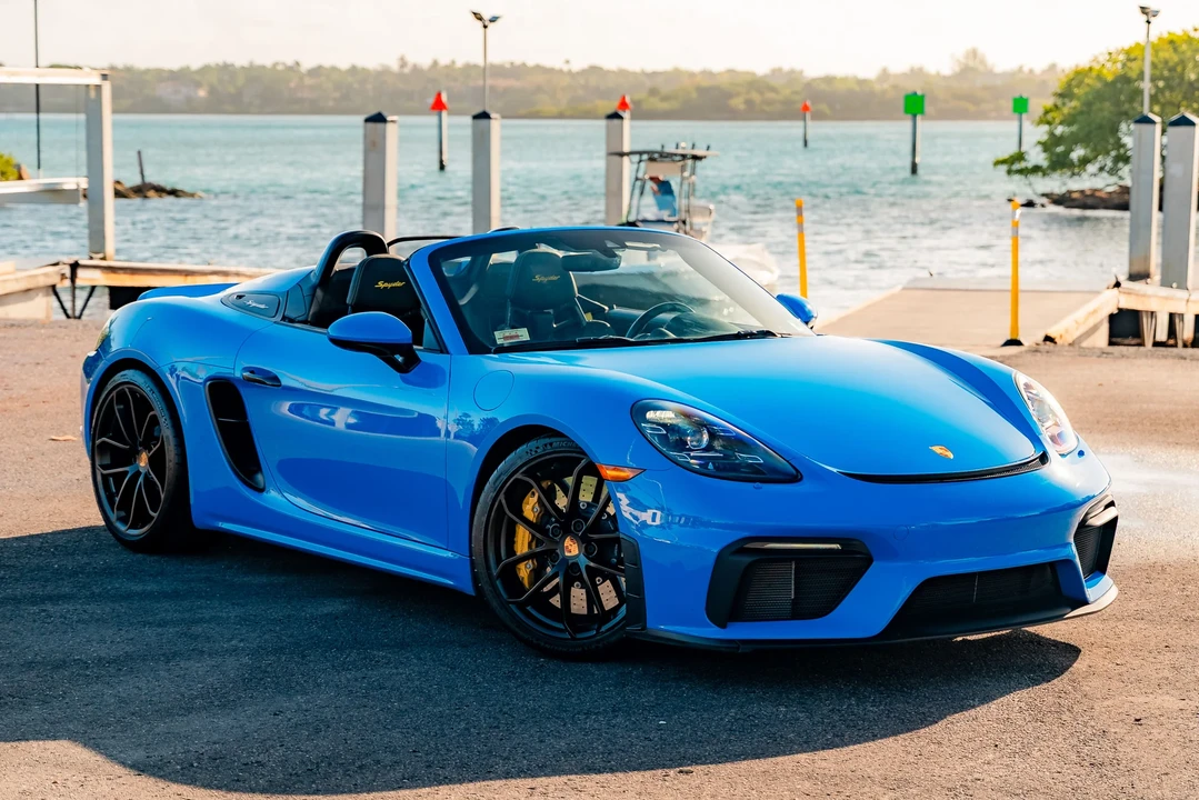 2022 Porsche - Image 2 of 31