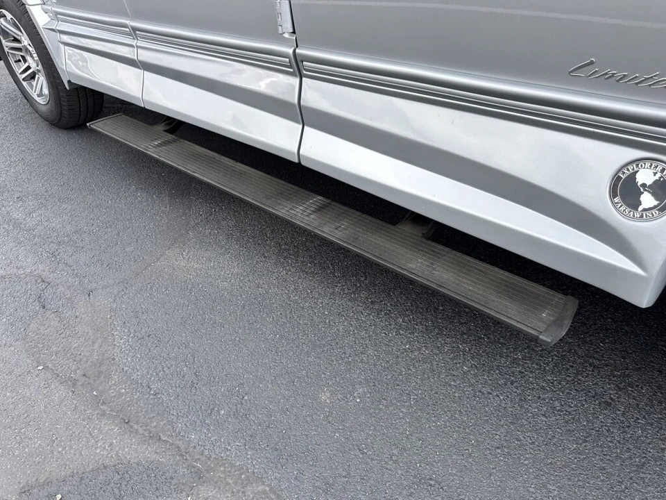 2023 GMC Savana - Image 21 of 31