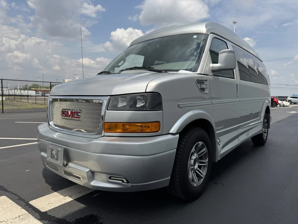 2023 GMC Savana - Image 2 of 31