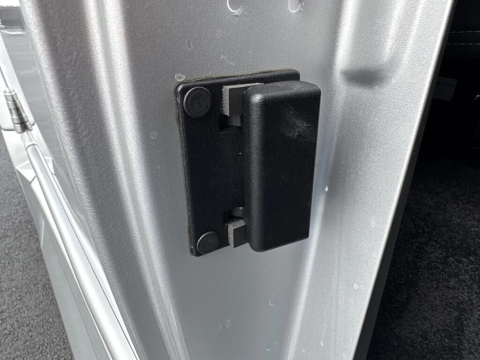 2023 GMC Savana - Image 22 of 31