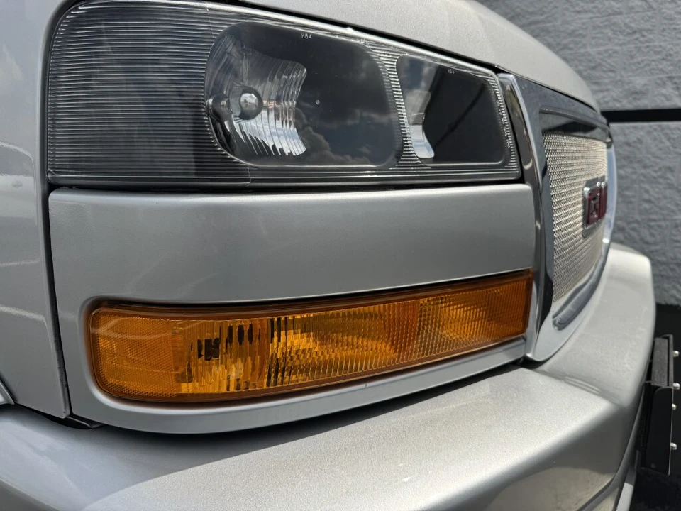 2023 GMC Savana - Image 13 of 31