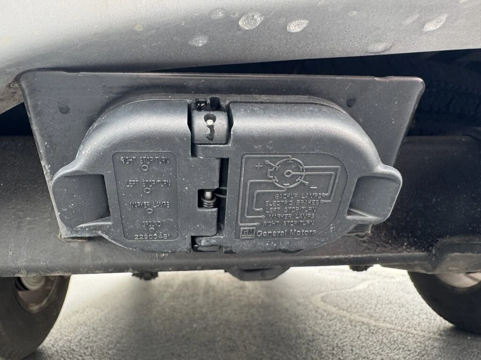 2023 GMC Savana - Image 16 of 31