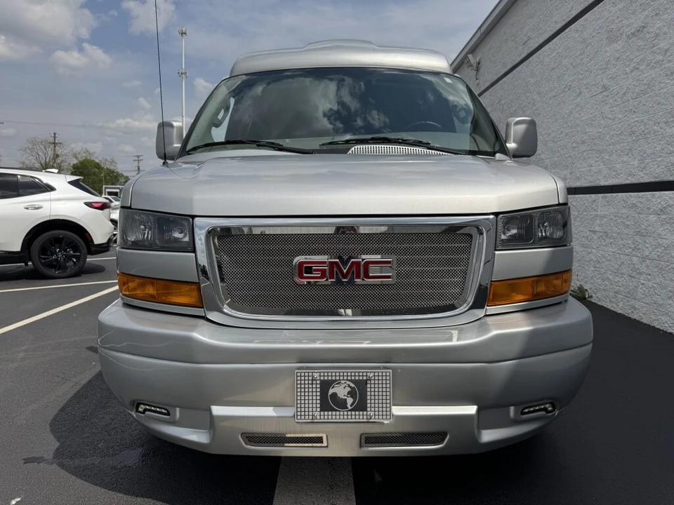 2023 GMC Savana - Image 3 of 31