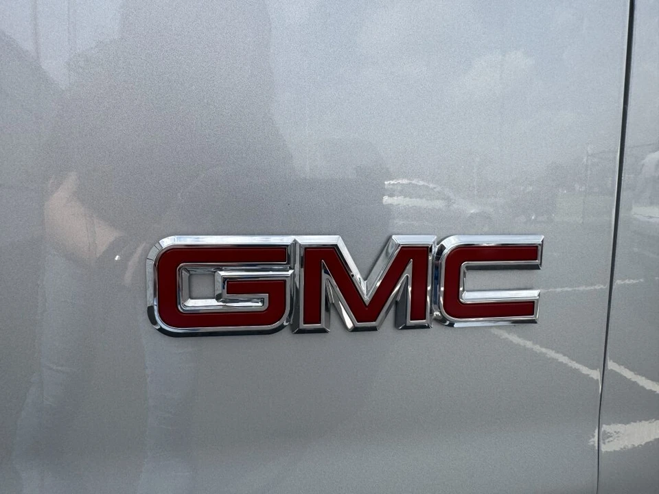 2023 GMC Savana - Image 28 of 31