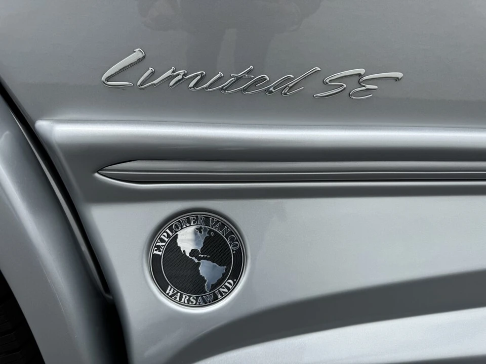 2023 GMC Savana - Image 25 of 31