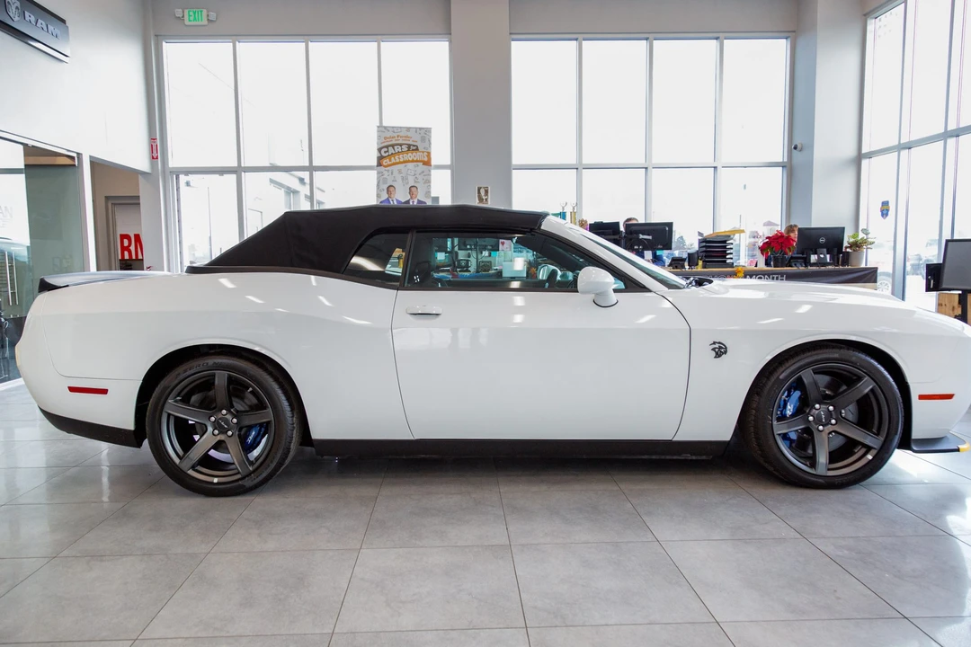 2023 Dodge Challenger SRT Hellcat 3rd Gen - Image 14 of 31