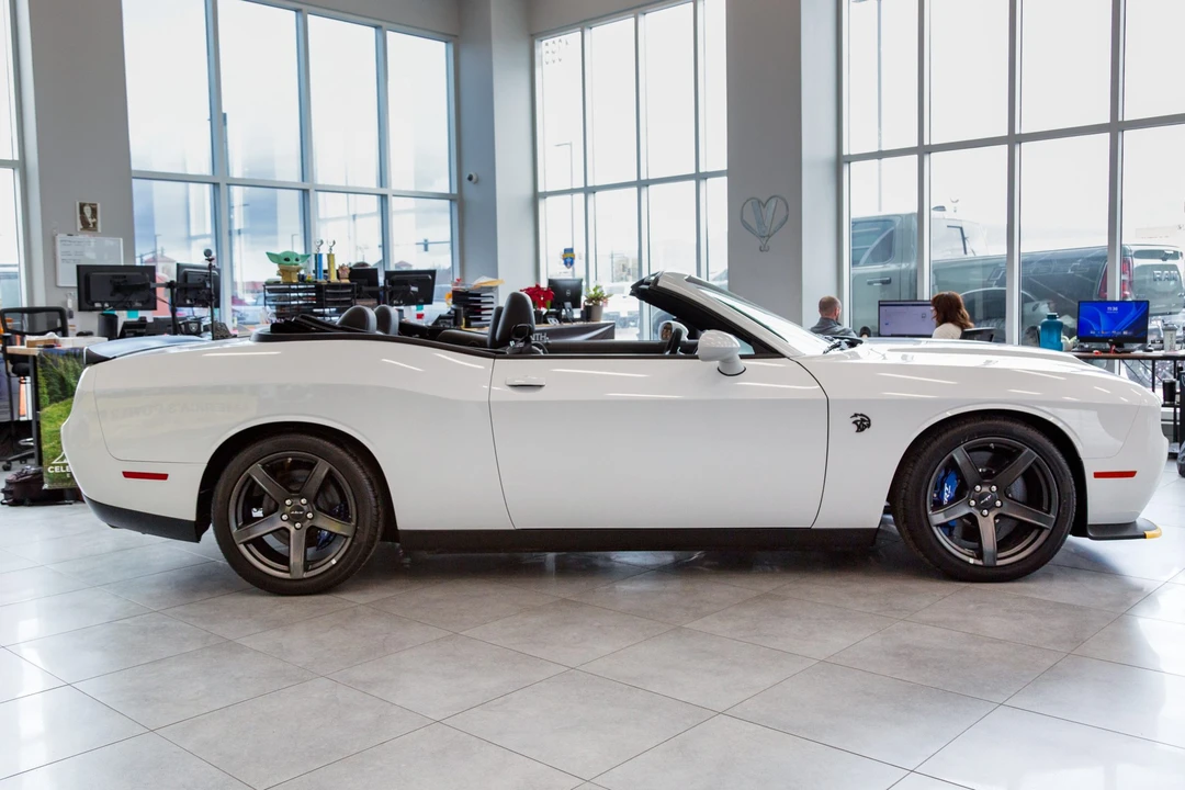 2023 Dodge Challenger SRT Hellcat 3rd Gen - Image 8 of 31