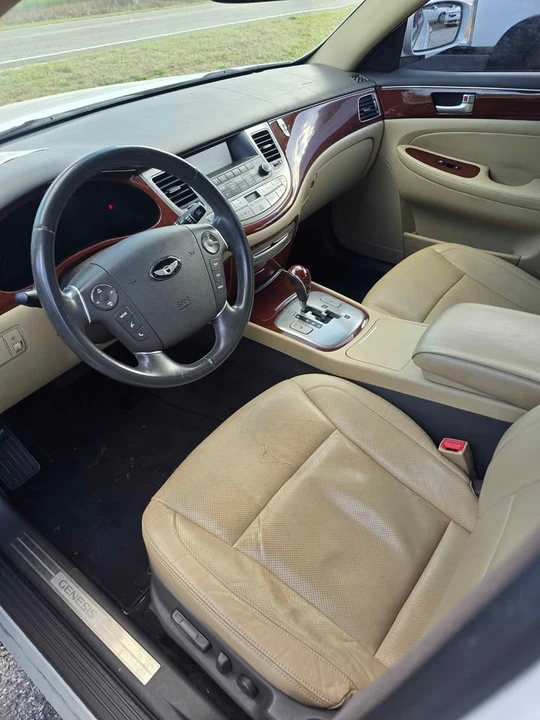 2012 Hyundai Genesis - Image 6 of 10