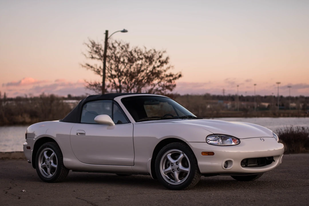 2000 Mazda NB MX-5 Miata - Image 2 of 31