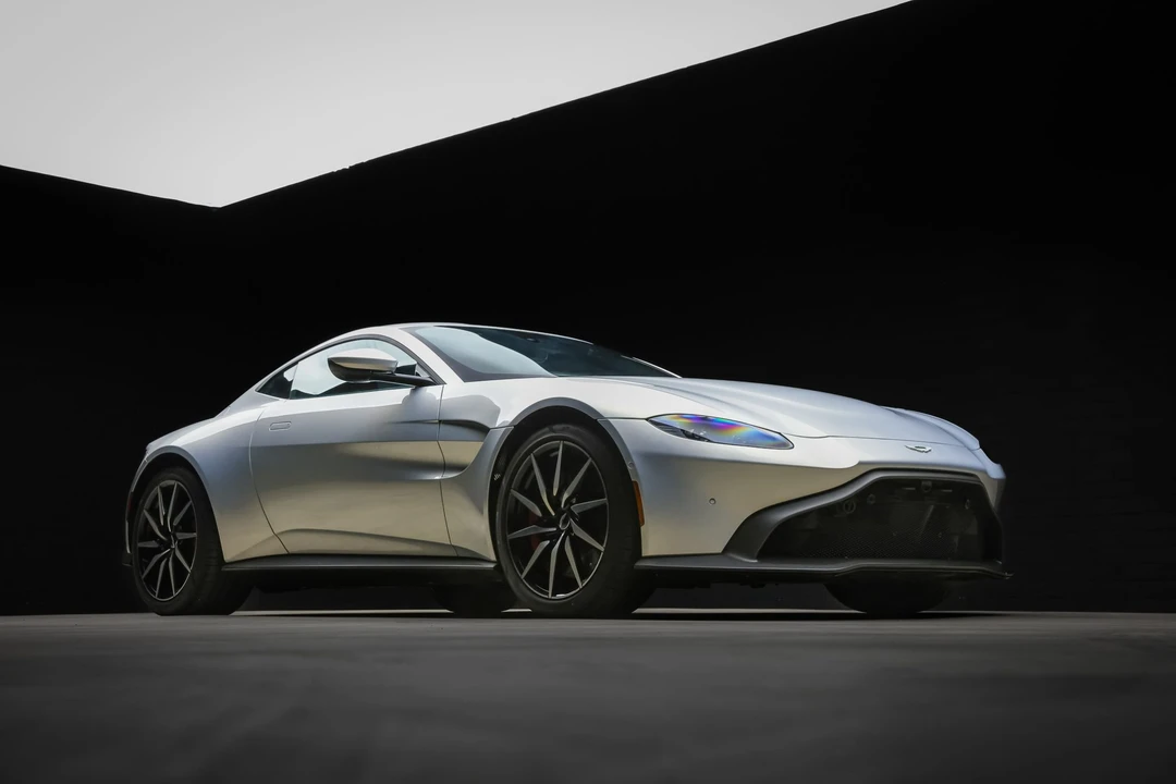 2020 Aston Martin V8 Vantage (2019+) - Image 2 of 31
