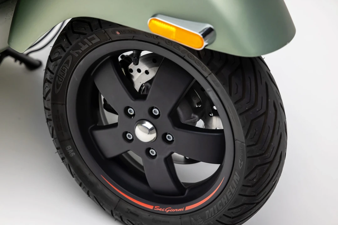 2018 Vespa Sei & PX & ET & LX & GT - Image 29 of 31