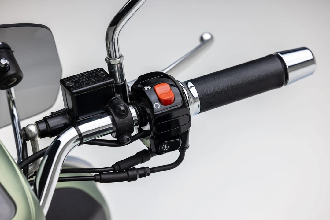 2018 Vespa Sei & PX & ET & LX & GT - Image 20 of 31