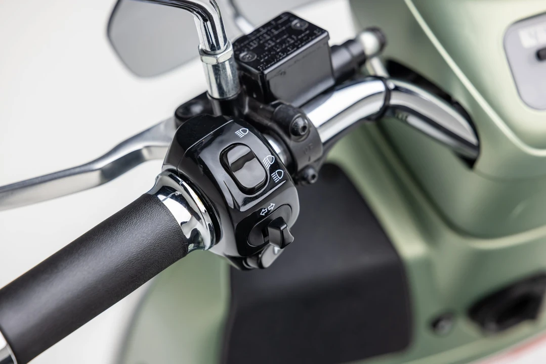 2018 Vespa Sei & PX & ET & LX & GT - Image 19 of 31