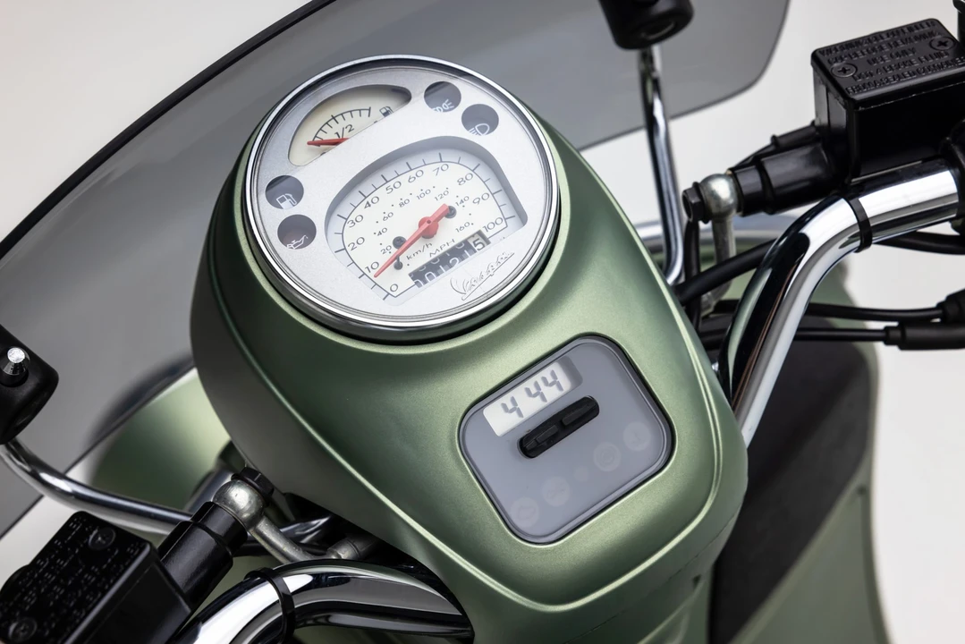 2018 Vespa Sei & PX & ET & LX & GT - Image 15 of 31